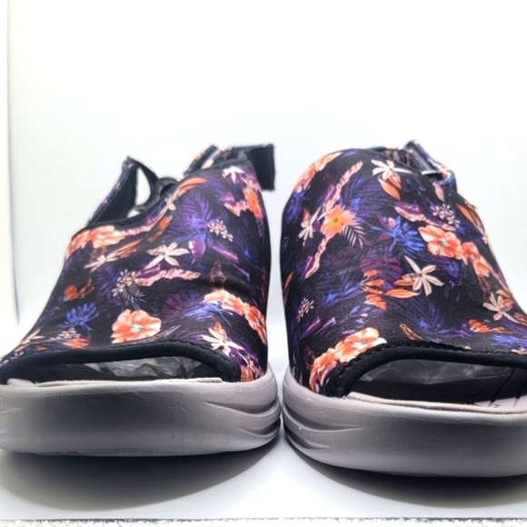 Bzees 10W Women's Viva Sandal Floral Wedge Heel Slip On Casual Comfy Summer - Picture 3 of 14